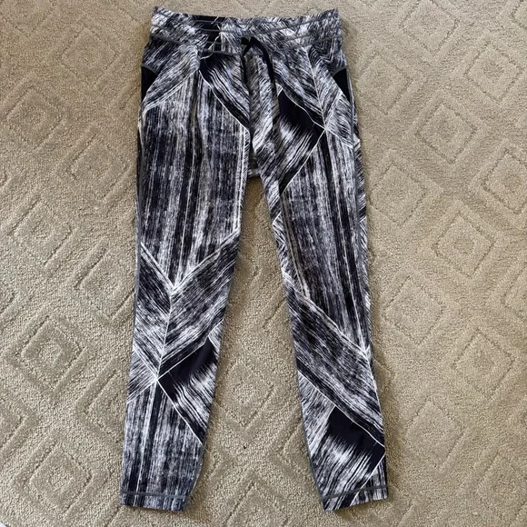 Lululemon pants - Picture 3 of 4